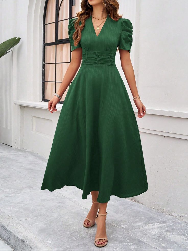 vestido para ocasiao formal em look monocromático