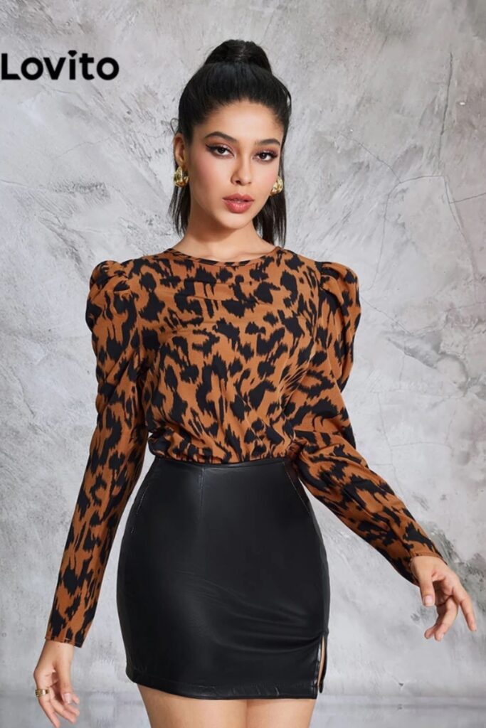 Como Usar Marrom - Blusa Aberta nas Costas com Estampa de Leopardo