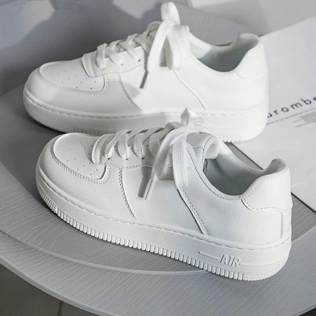 _Sapatos esportivos lisos com cadarço