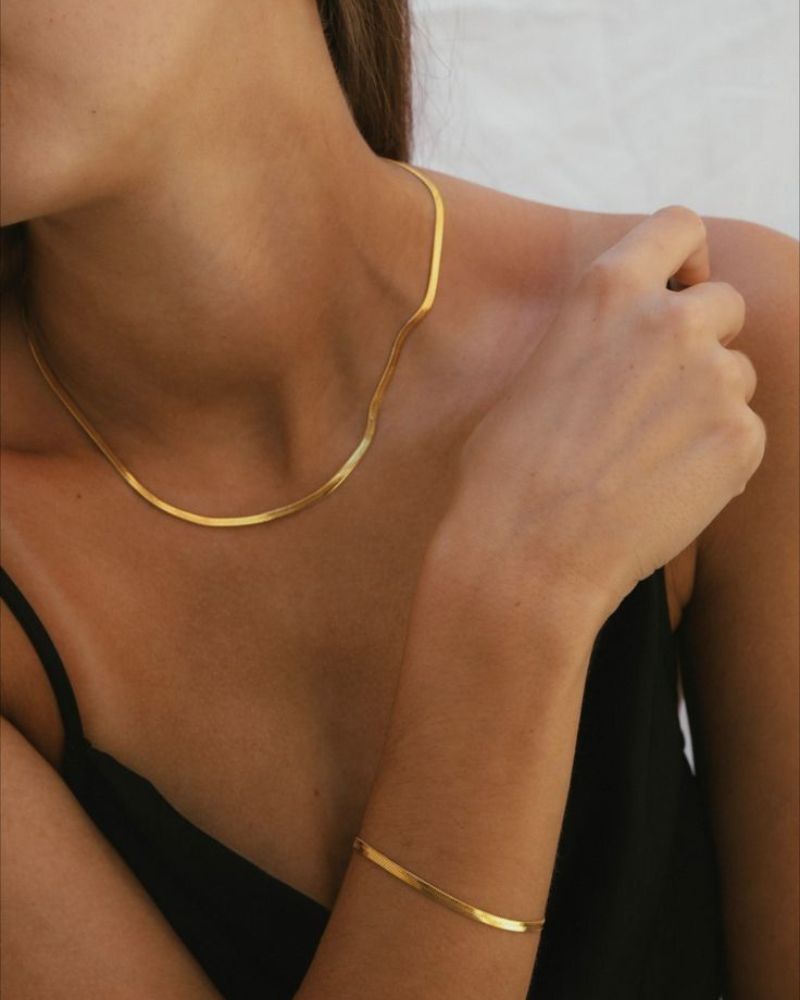 Como usar estampas coloridas com elegância - acessórios discretos Como usar estampas coloridas com elegância - acessórios discretos