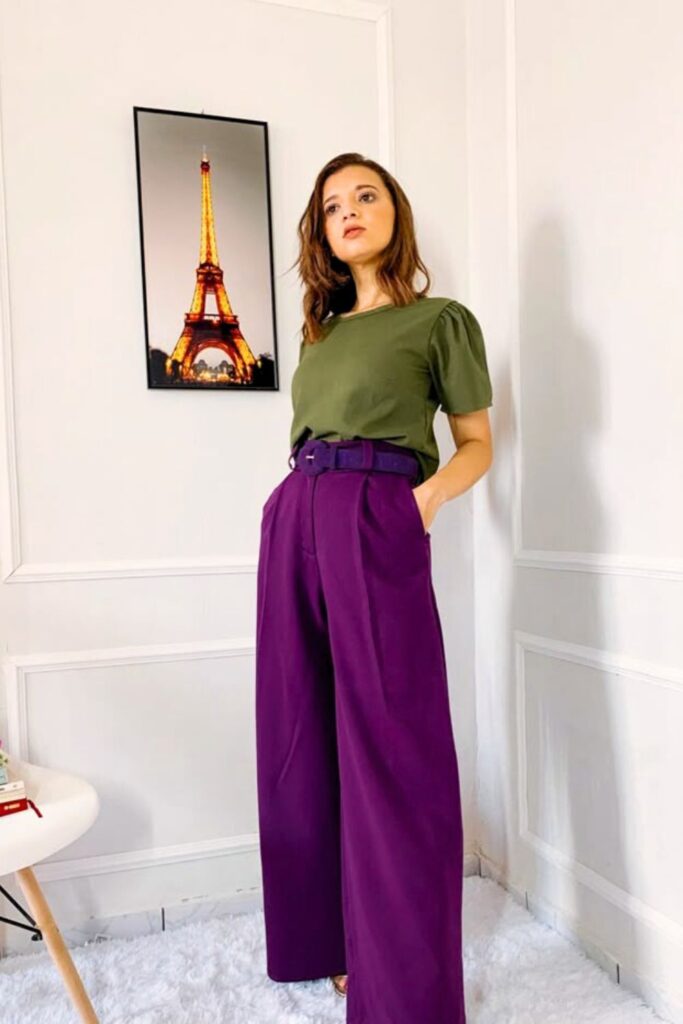 Looks com Calça Roxa - calça ameixa e blusa verde Looks com Calça Roxa - calça ameixa e blusa verde