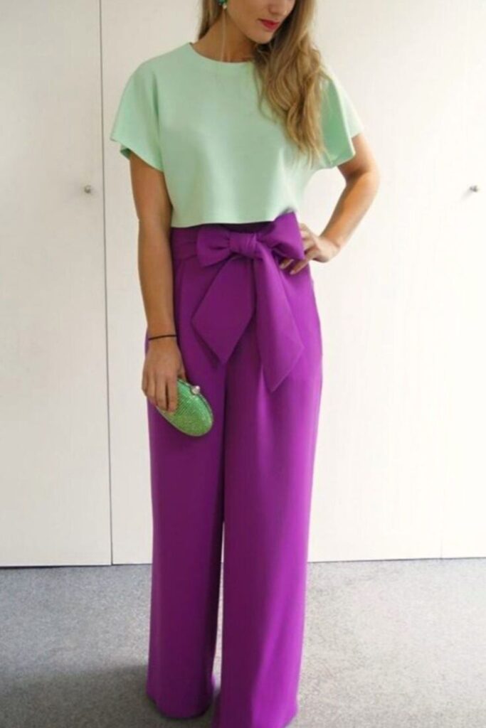 Looks com Calça Roxa - calça ameixa e blusa verdementa Looks com Calça Roxa - calça ameixa e blusa verdementa