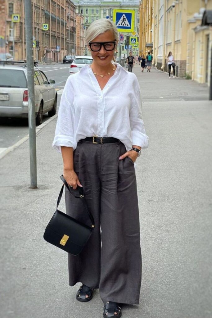 Looks com calça cinza - calça cinza e blusa branca Looks com calça cinza - calça cinza e blusa branca