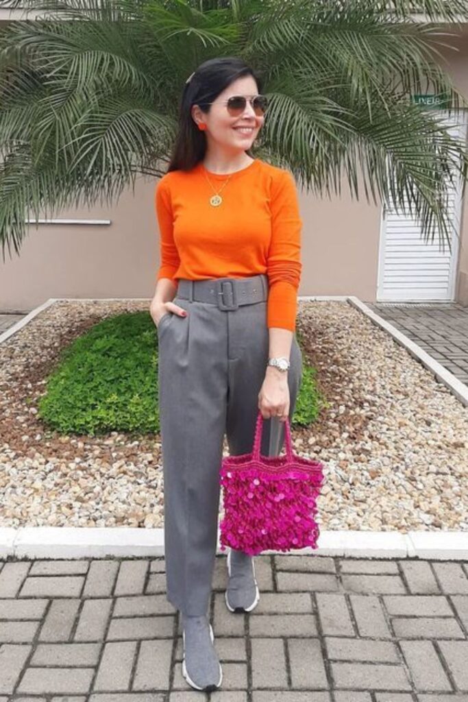 Looks com calça cinza - calça cinza e blusa laranja Looks com calça cinza - calça cinza e blusa laranja