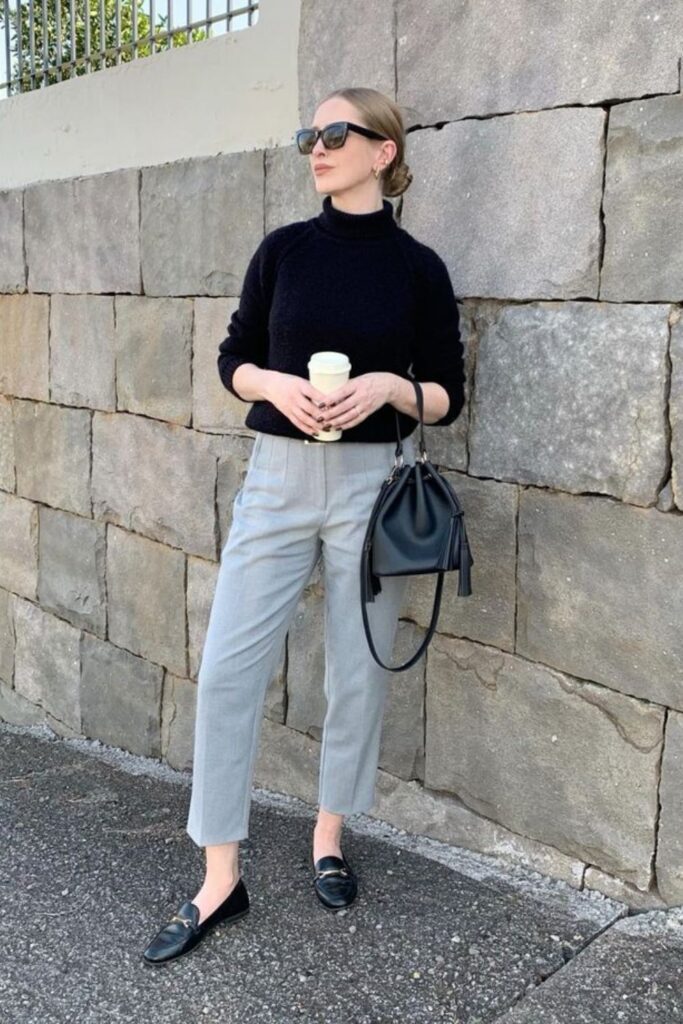 Looks com calça cinza - calça cinza e blusa preta (1) Looks com calça cinza - calça cinza e blusa preta (1)