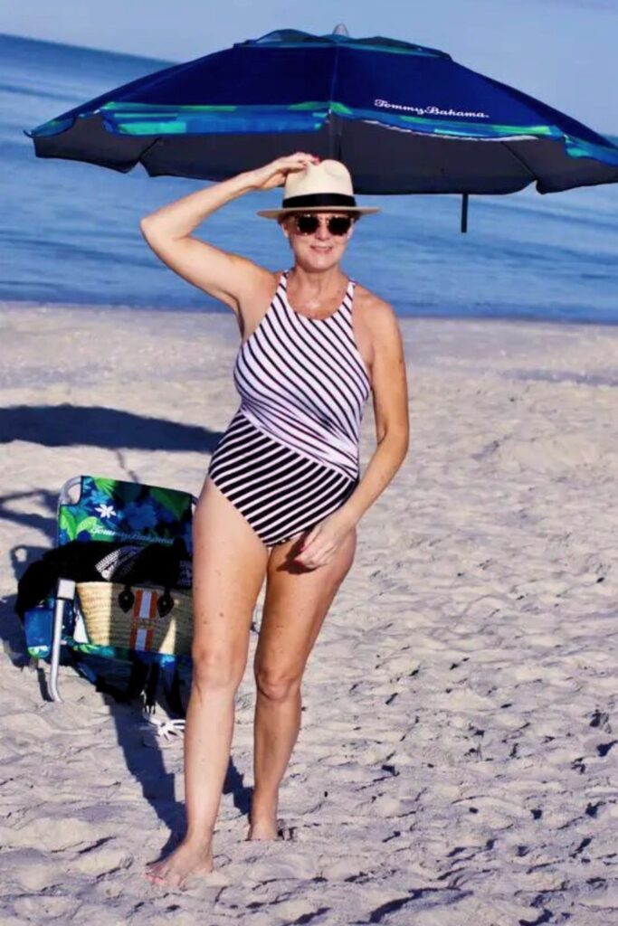 Looks de Praia para Mulheres Acima dos 40 Anos - Maiô Looks de Praia para Mulheres Acima dos 40 Anos - Maiô