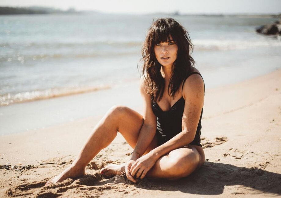 Poses para Fotos na Praia Dicas para Valorizar Seu Corpo e Arrasar no Visual